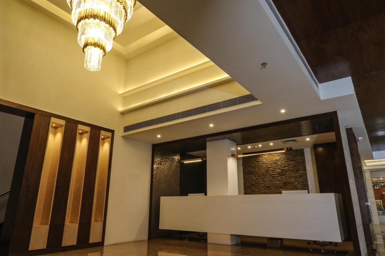 ホテル The Grand Āsansol エクステリア 写真