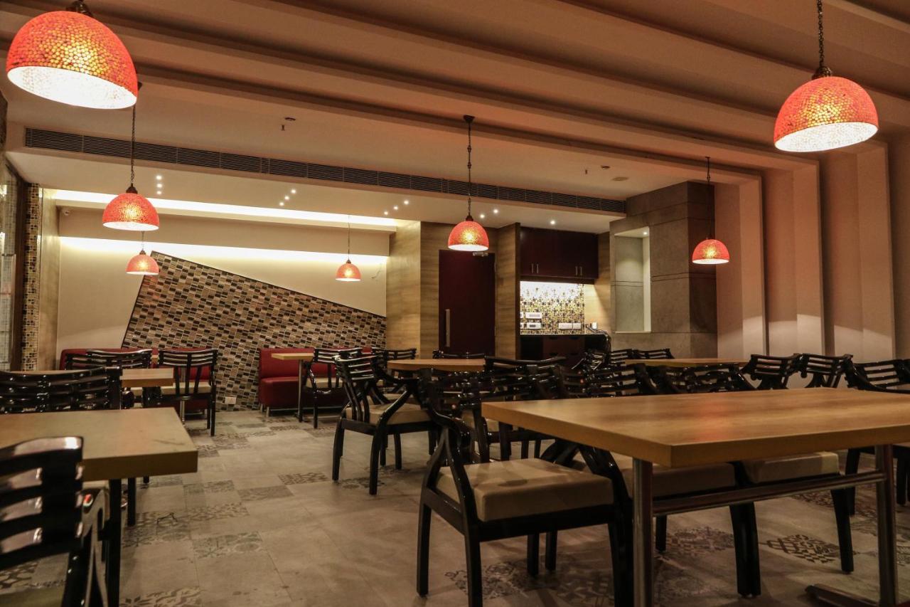 ホテル The Grand Āsansol エクステリア 写真