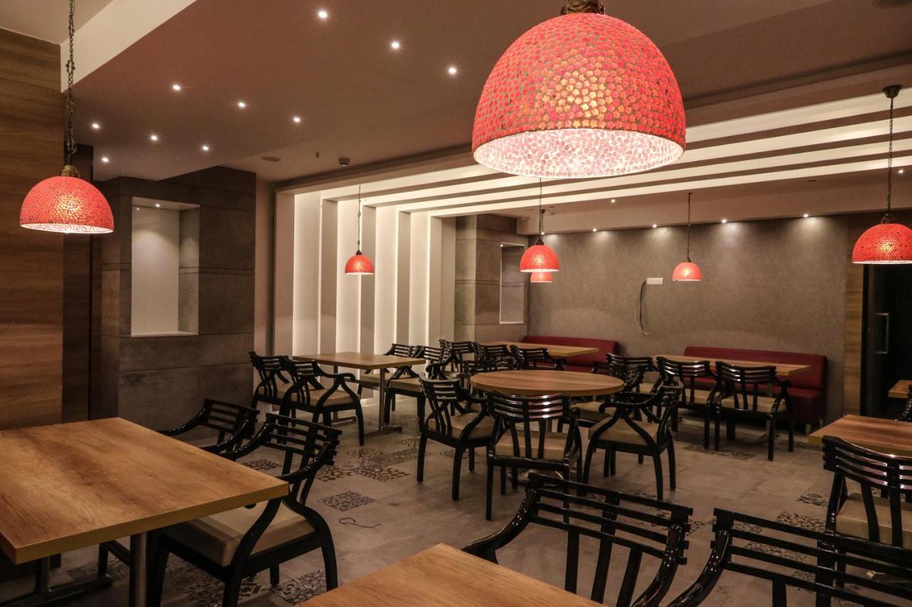 ホテル The Grand Āsansol エクステリア 写真
