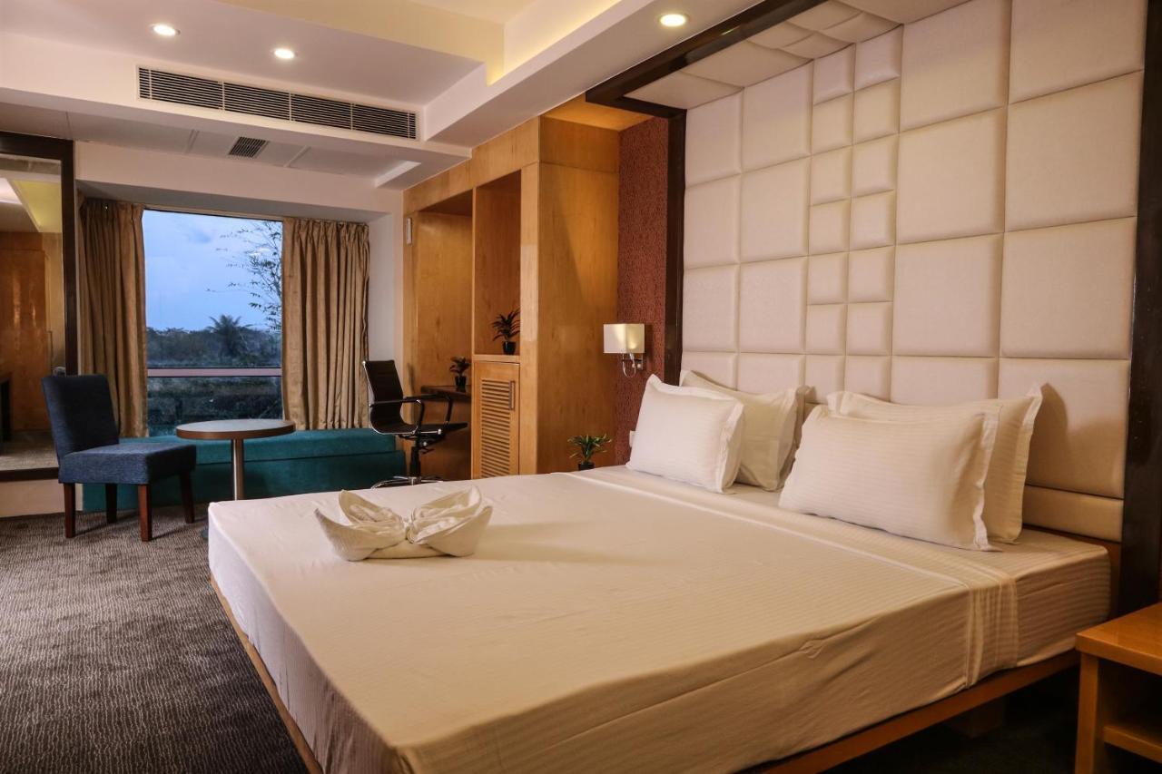 ホテル The Grand Āsansol エクステリア 写真