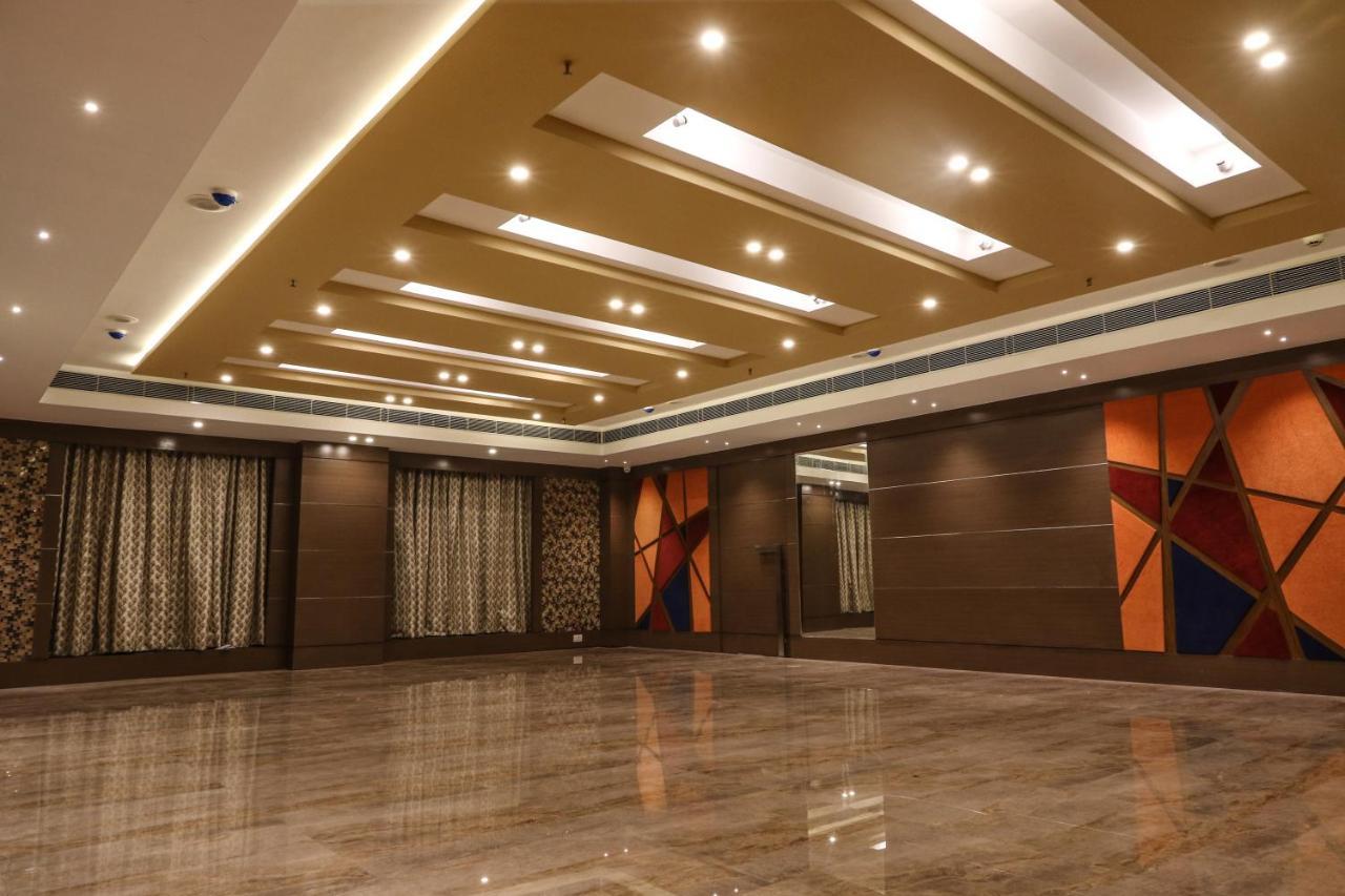 ホテル The Grand Āsansol エクステリア 写真