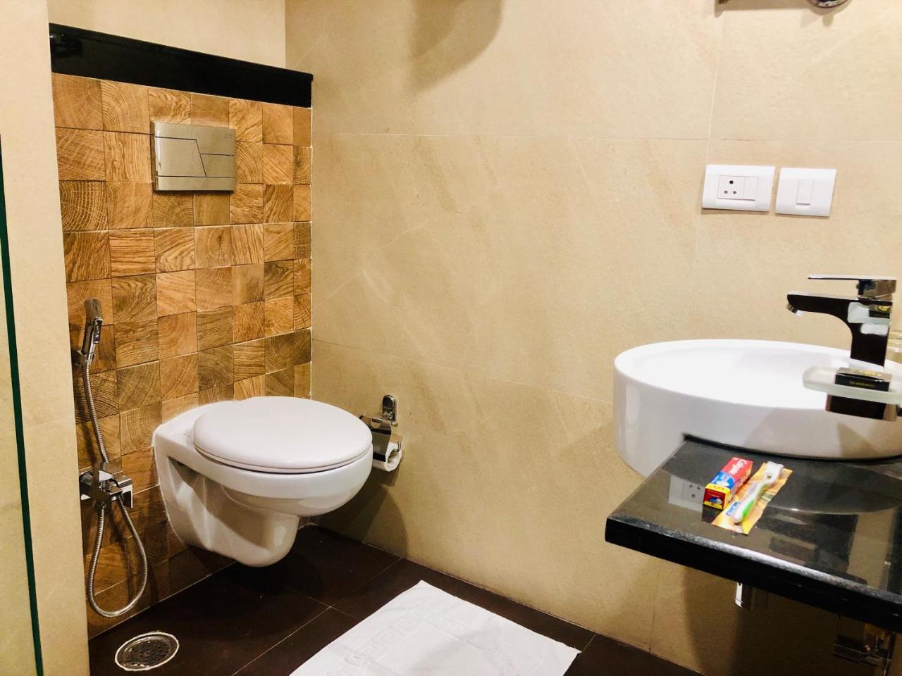 ホテル The Grand Āsansol エクステリア 写真