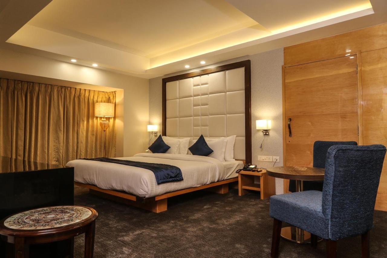 ホテル The Grand Āsansol エクステリア 写真